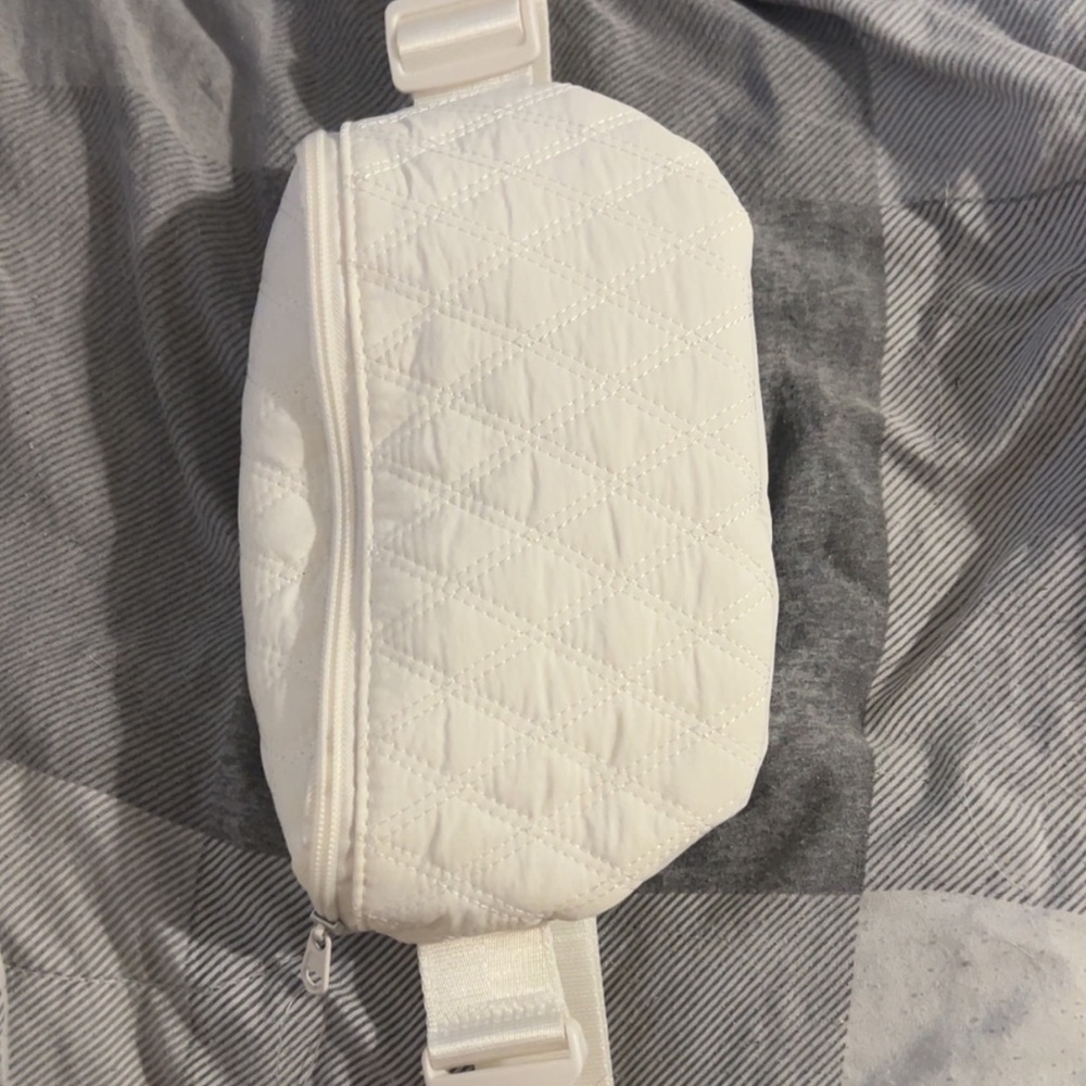 90° Fanny pack